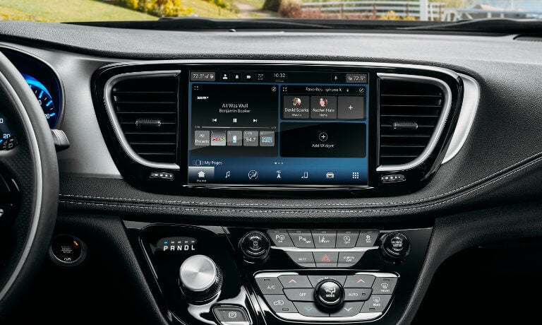 2024 Chrysler Pacifica Plug-In Hybrid infotainment system