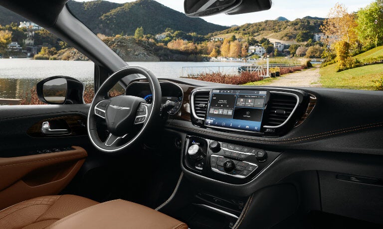 2024 Chrysler Pacifica Plug-In Hybrid driver's seat