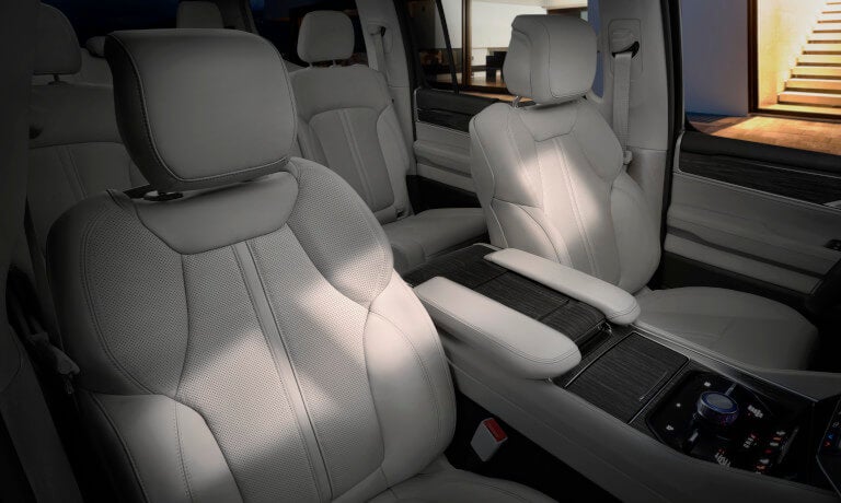 2025 Jeep Wagoneer interior front seats